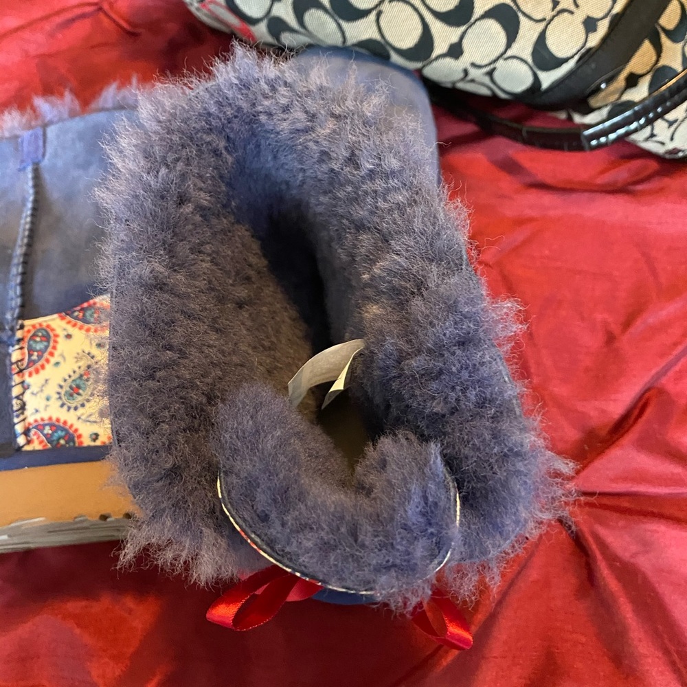 Shoes - Picture 2 of 4